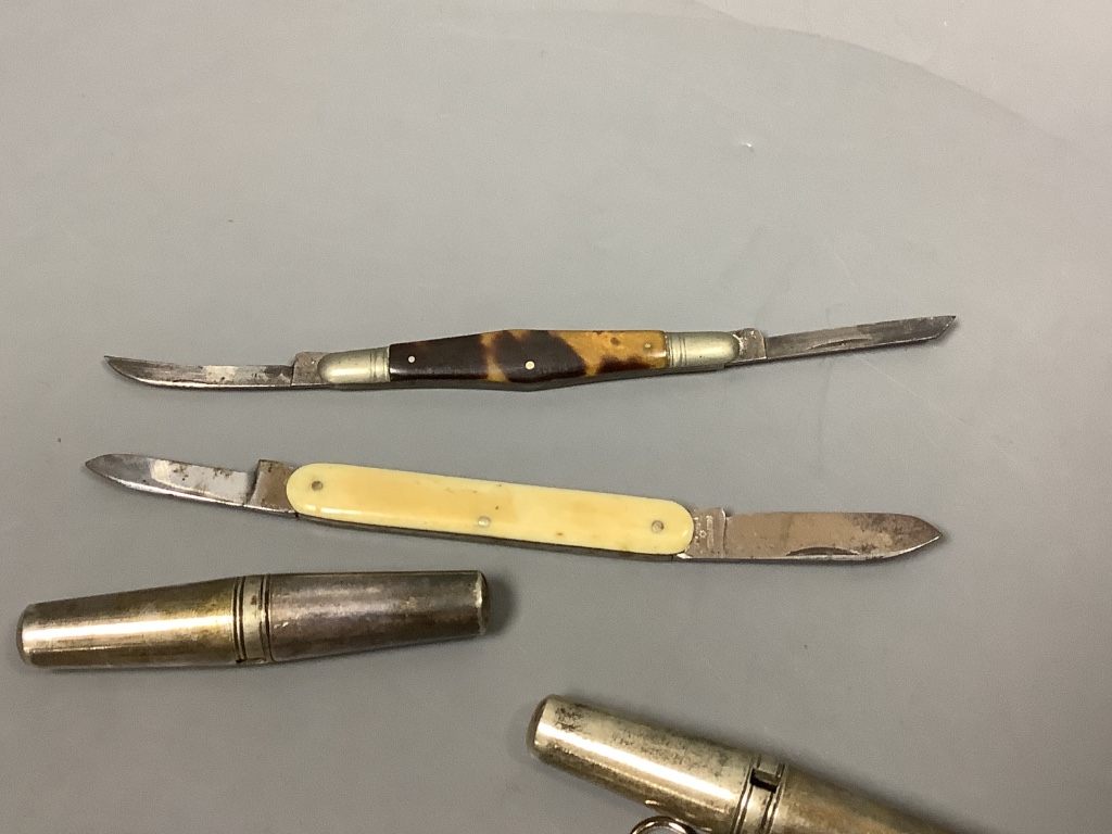 A pottery snuff box, picnic corkscrews and pen knives
